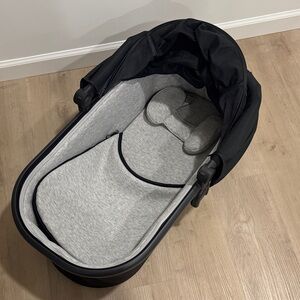 Uppa Baby V2  Baby Bassinet black & gray